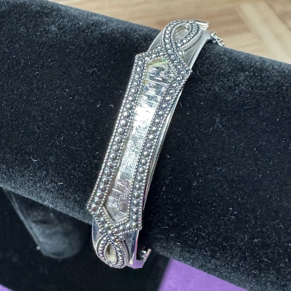 Vintage Elegant Whiting & Davis Silver Bracelet with Intricate Detailing